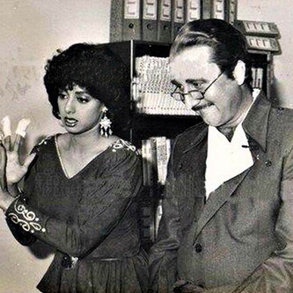 অনুপম কিসের কথা বলছেন তা শ্রীদেবী জানতে চাইলেই প্রসঙ্গ বদলে দিতেন অভিনেতা। অনুপম বলতেন, ‘‘আমি কিছু বলতে পারব না। শুধু এতটুকু জানি যে, সারপ্রাইজ় পেলে আপনি খুব হাসবেন।’’ এ নিয়ে আর কথাও বাড়াননি শ্রীদেবী।