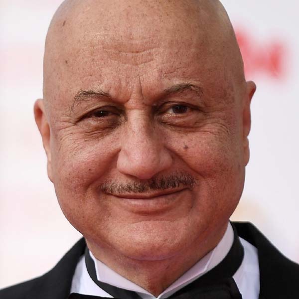 পরে অনুপম নিজেই প্রভাদেবীর পরিচয় প্রকাশ্যে আনেন। এমনকি, নিজের ফেসবুক এবং টুইটার থেকে পত্রিকায় প্রকাশিত ছবিটি পোস্ট করেছিলেন অনুপম। প্রভাদেবী সেজে যে তিনিই সকলকে বোকা বানিয়েছিলেন, তা অকপটে স্বীকার করেন তিনি।