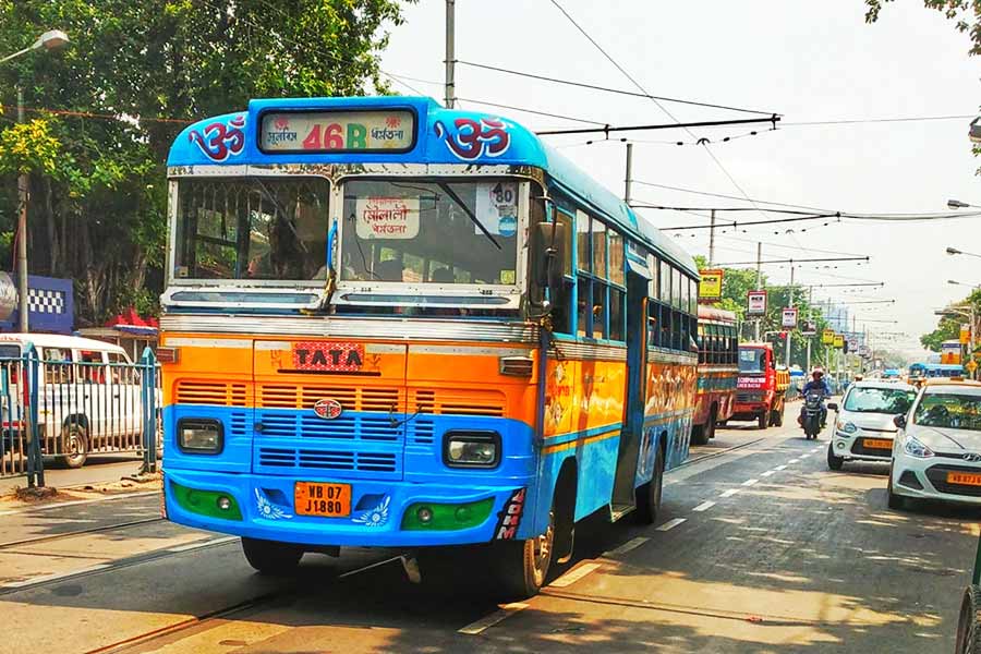 Bus owners may engage in conflict with the Transport Department after the Calcutta High Court\\\\\\\\\\\\\\\\\\\\\\\\\\\\\\\'s order regarding bus fares
