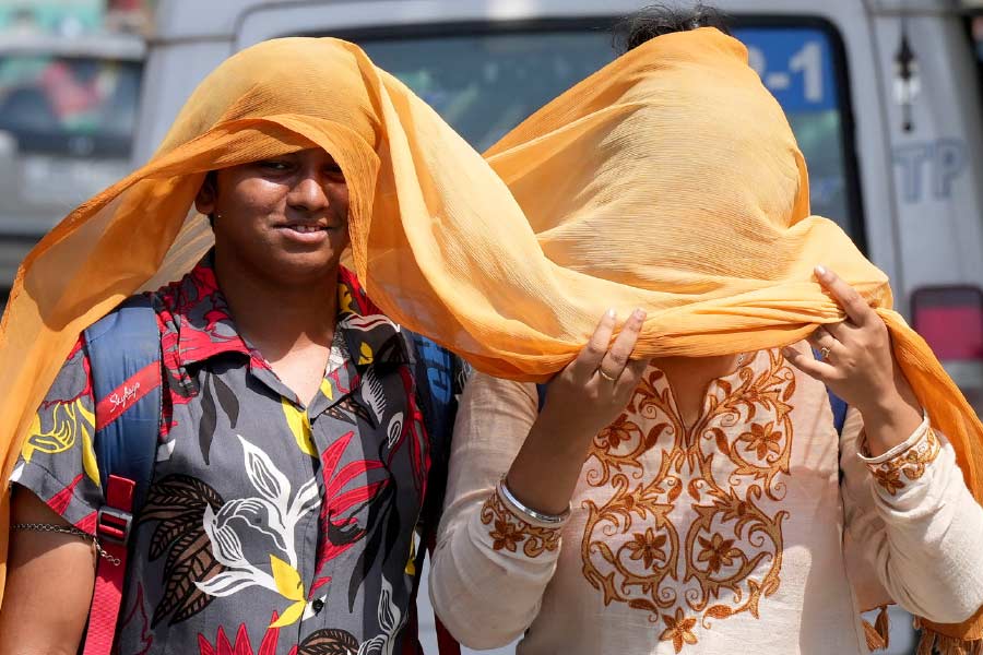 Heatwave will continue to the Tuesday in South Bengal including kolkata.
