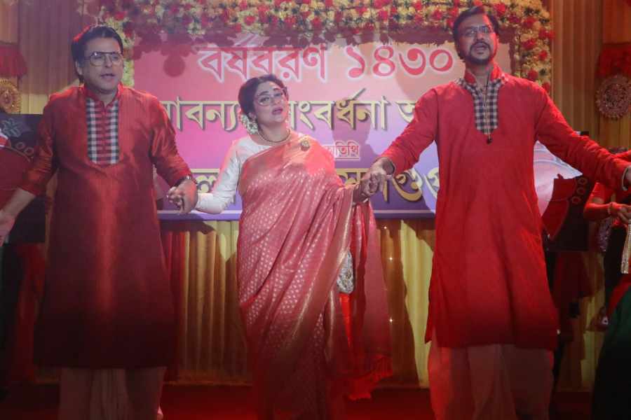 Take a look of Poila Boisakh celebration in star jalsha serial Anurager Chhowa shooting floor 