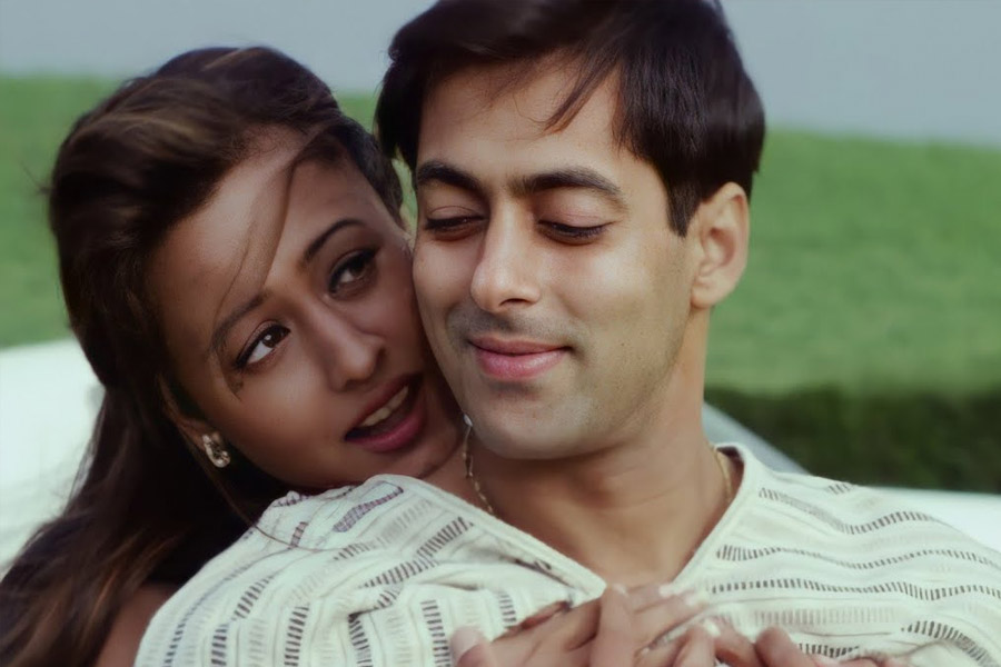 image of Namrata Shirodkar and Salman Khan