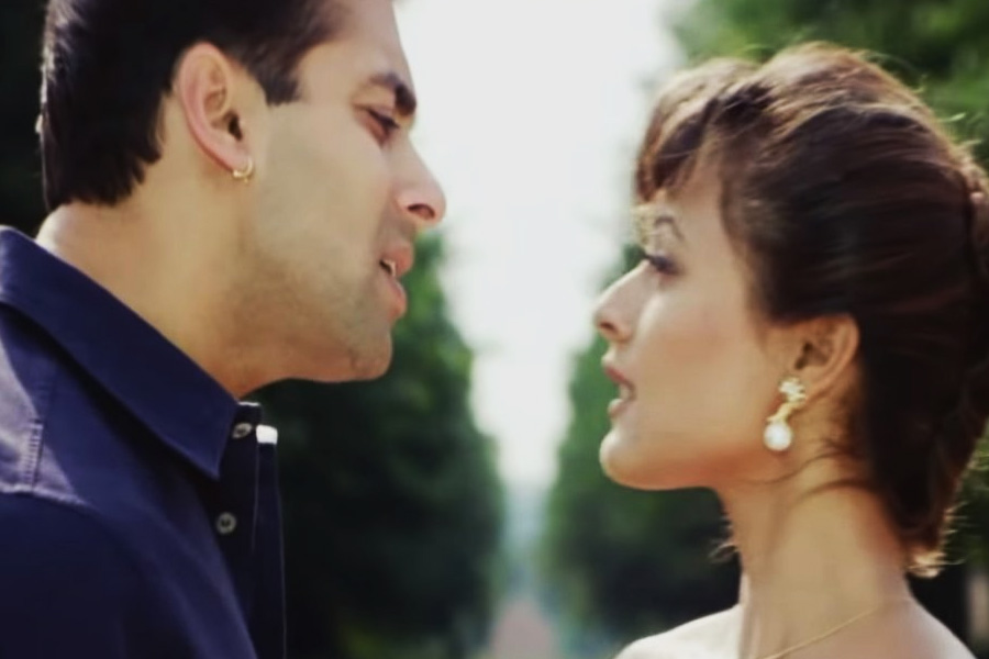 image of Namrata Shirodkar and Salman Khan