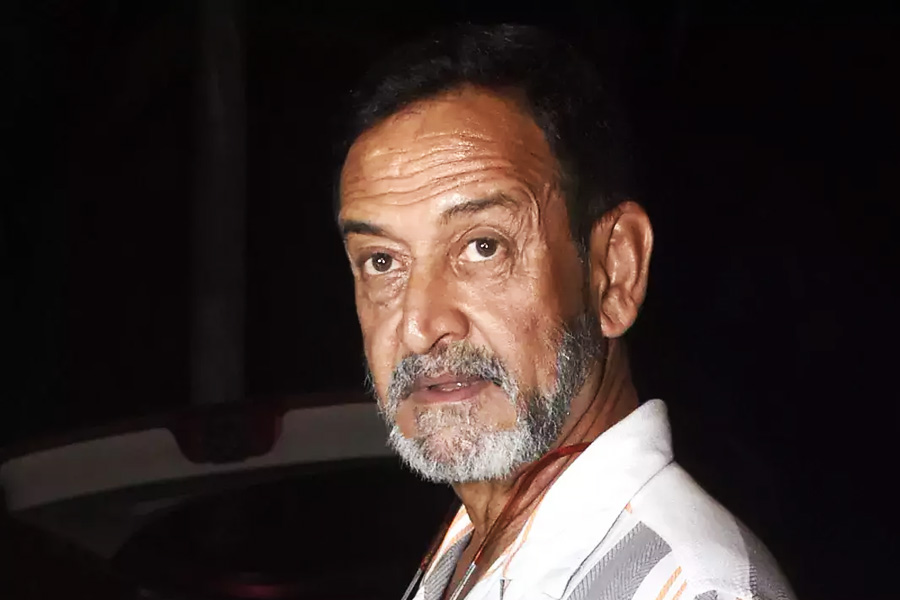 image of bollywood director Mahesh Manjrekar 