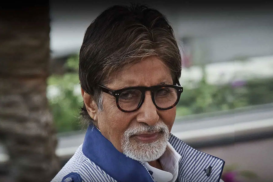 ১৯৯৬ সালে নিজস্ব প্রযোজনা সংস্থা খোলেন অমিতাভ। হিন্দি ছবির পাশাপাশি দক্ষিণী ফিল্ম ইন্ডাস্ট্রিতেও প্রযোজক হিসাবে নিজের জায়গা তৈরি করে নিচ্ছিলেন তিনি। 