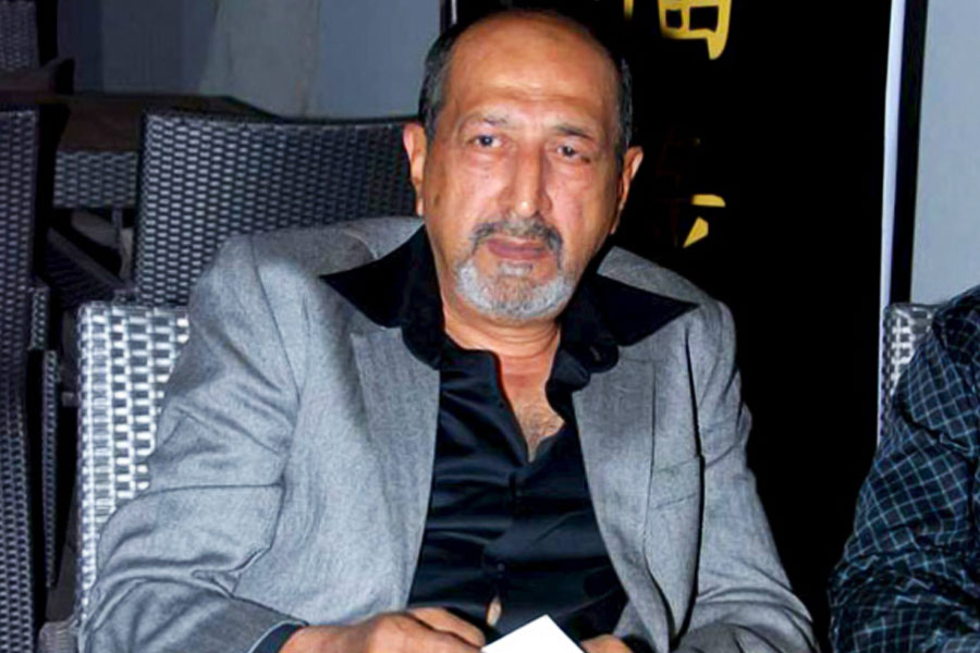 টিনুর পরিচালনায় ‘মেজর সাব’ ছবির শুটিংও চলছিল পুরোদমে। অ্যাকশন ঘরানার ছবি হওয়ার কারণে পরিচালক হিসাবে টিনুকেই বেছে নিয়েছিলেন অমিতাভ। অমিতাভ বিশ্বাস করতেন, টিনু যথেষ্ট নিপুণ ভাবে বড় পর্দায় অ্যাকশন দৃশ্য ফুটিয়ে তুলতে পারেন।