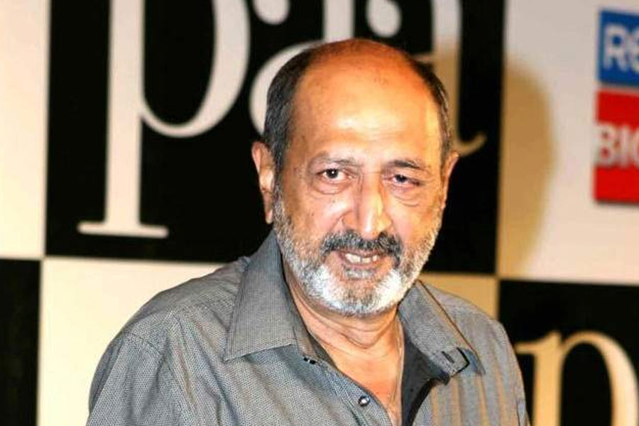 টিনু সরাসরি অমিতাভকে জানিয়ে দেন যে, তিনি একই দৃশ্য বার বার শুট করতে রাজি নন, তাঁর অত সময় নেই।