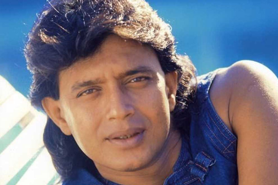 ধর্মেন্দ্রের অনুরোধে রাজি হতে পারেননি রাজকুমার। রাজকুমার জানান যে, নায়ক হিসাবে তাঁর পছন্দ মিঠুন চক্রবর্তী। মিঠুনকে চিত্রনাট্য শুনিয়েছেন তিনি।