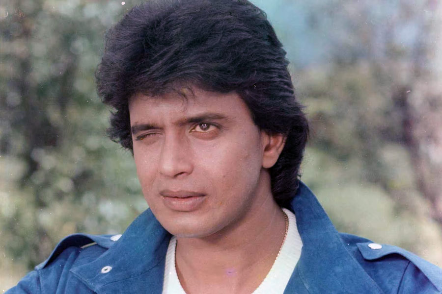 রাজকুমারের লেখা স্ক্রিপ্ট শুনে পছন্দ হয় মিঠুনের। নায়কের চরিত্রে অভিনয় করতে রাজিও হয়ে যান তিনি। চুক্তিতে সইসাবুদও করে ফেলেন মিঠুন।