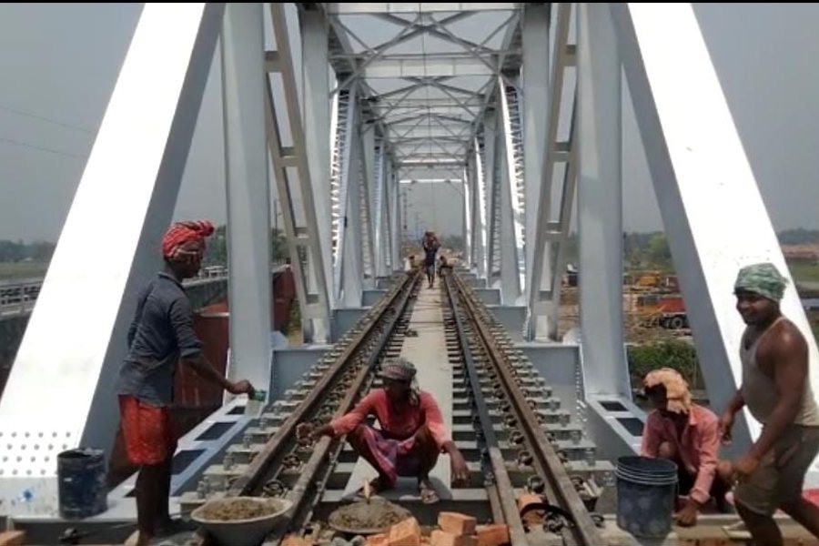 Train operation will closed in Hasnabad Sealdah route
