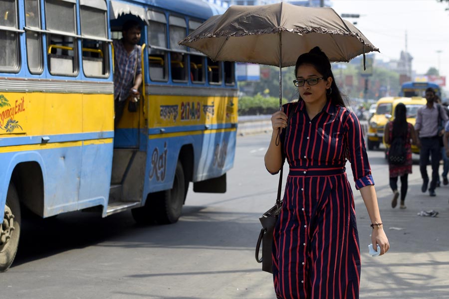 West Bengal districts maximum temperature were record high on Monday.