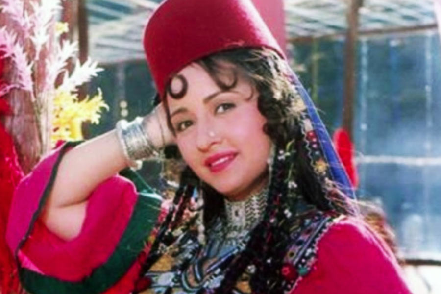 ১৯৯৩ সালে মাত্র ২২ বছর বয়সে আদনানের সঙ্গে ঘর বেঁধেছিলেন জ়েবা। উর্দু ধারাবাহিক এবং ছবির পাশাপাশি তত দিনে হিন্দি ছবিতেও অভিনয় করে পরিচিতি তৈরি করে ফেলেছিলেন জ়েবা।