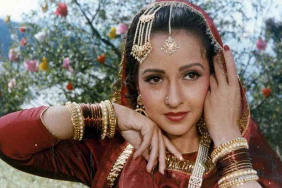 ‘হেনা’ ছবিটি মুক্তি পাওয়ার পর বলিজগতে ডাকসাইটে সুন্দরী নায়িকা হিসাবেই নামডাক হয়ে যায় জ়েবার। তার পরেও গুটিকতক হিন্দি ছবিতে অভিনয় করেছিলেন তিনি। 