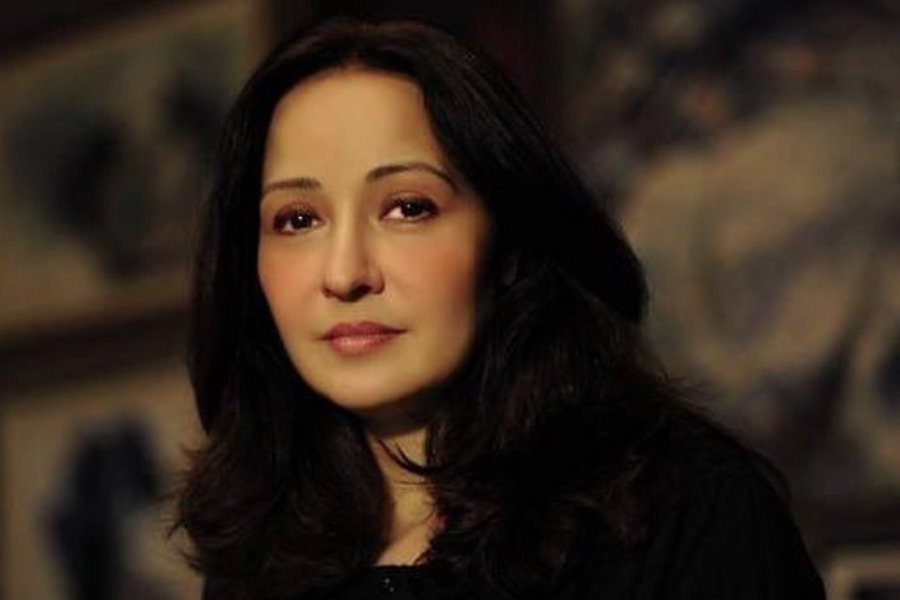 ইতিমধ্যেই পাকিস্তানি ধারাবাহিকে অভিনয় করে জনপ্রিয় হয়ে ওঠেন জ়েবা। গায়ক আদনানের সঙ্গে সম্পর্কে জড়িয়ে পড়েন জ়েবা। জাভেদের সঙ্গে বিচ্ছেদের তিন বছরের মধ্যে আদনানকে বিয়ে করেন তিনি।