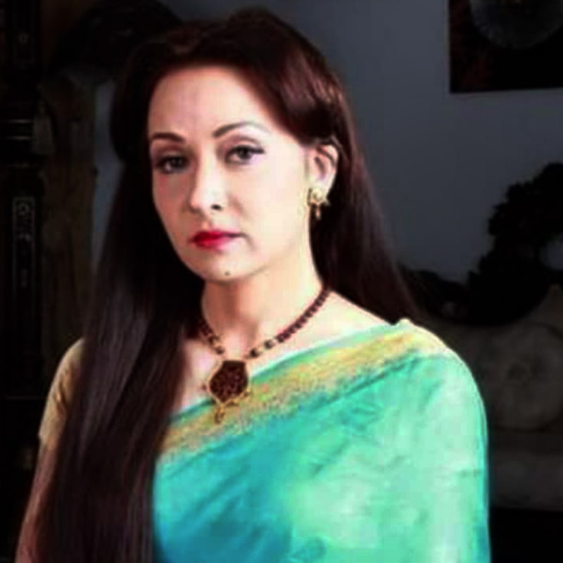 ১৯৯৫ সালে একটি উর্দু ছবি পরিচালনাও করেন জ়েবা। কাজ নিয়ে ব্যস্ত থাকলেও আদনানের সঙ্গে তাঁর সম্পর্ক টেকেনি। ১৯৯৭ সালে তাঁদের বিচ্ছেদ হয়ে যায়।