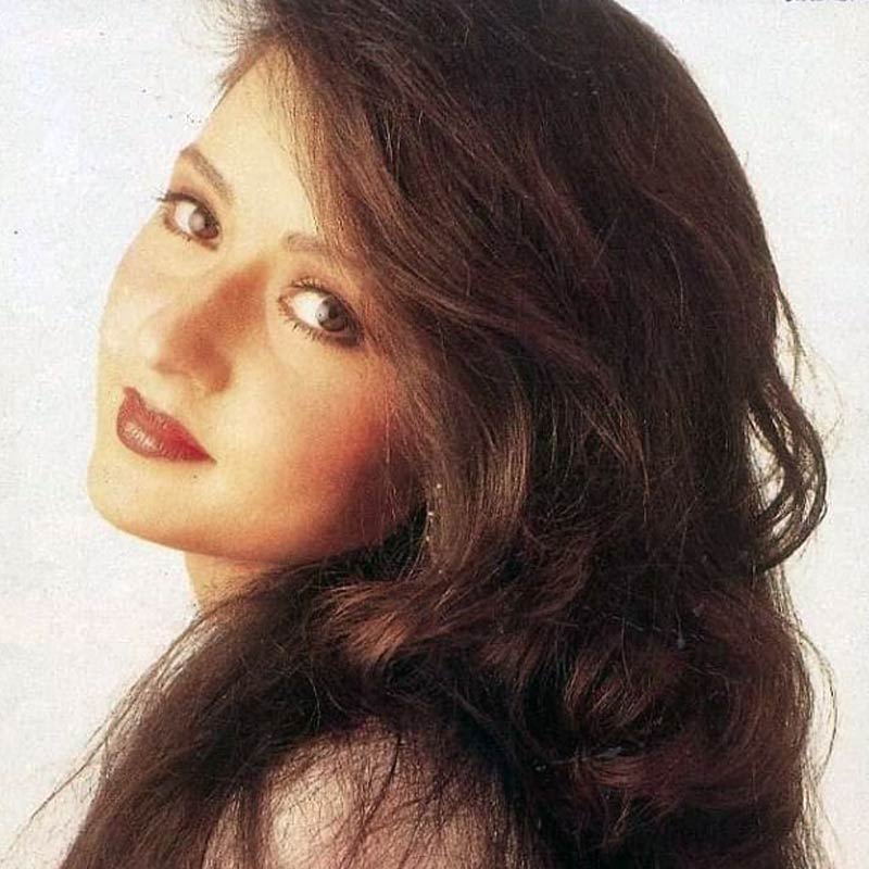 তার পর অভিনয় নিয়েই নিজেকে আরও ব্যস্ত করে ফেলেন জ়েবা। অভিনয়ের পাশাপাশি ছবি পরিচালনা এবং প্রযোজনাও করেন তিনি।