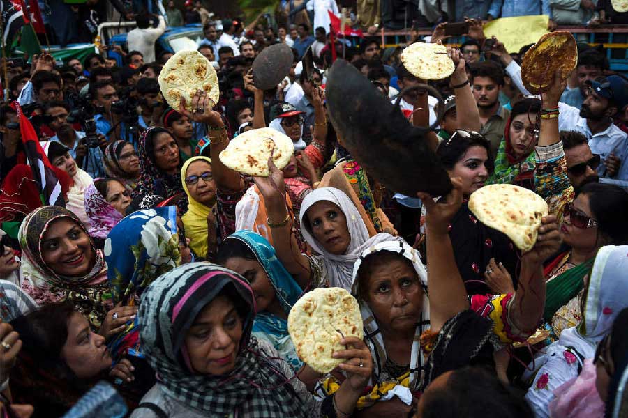 Economic crisis in Pakistan is turning the country into a zombie state.