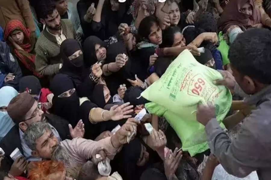 Economic crisis in Pakistan is turning the country into a zombie state.