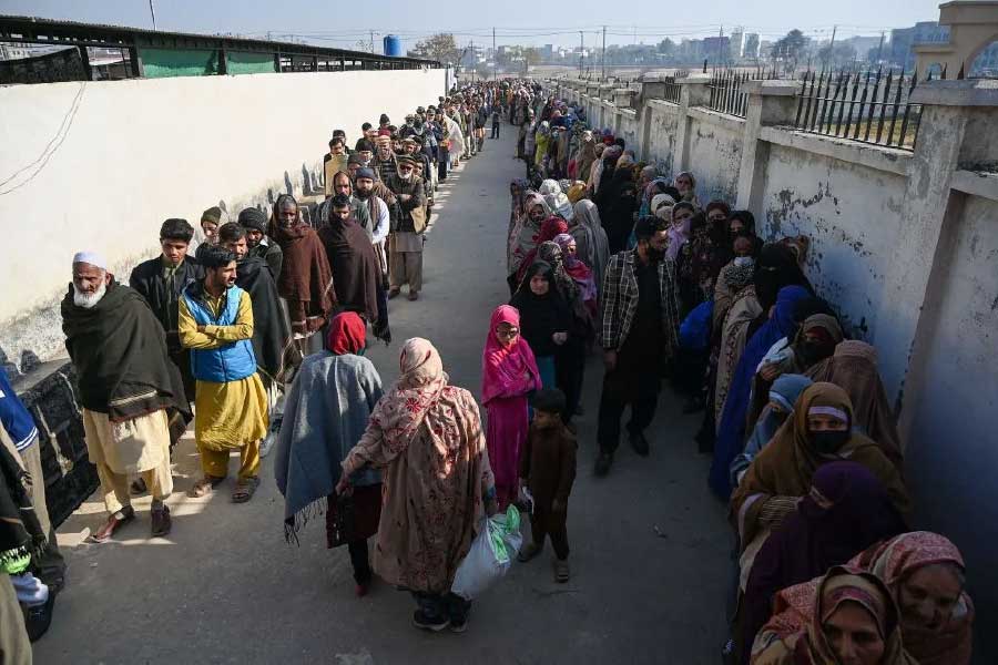 Economic crisis in Pakistan is turning the country into a zombie state.