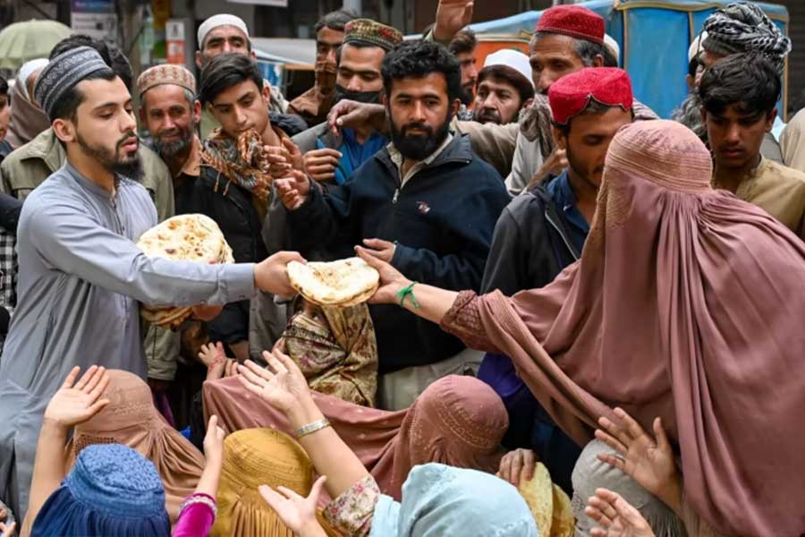 Economic crisis in Pakistan is turning the country into a zombie state.