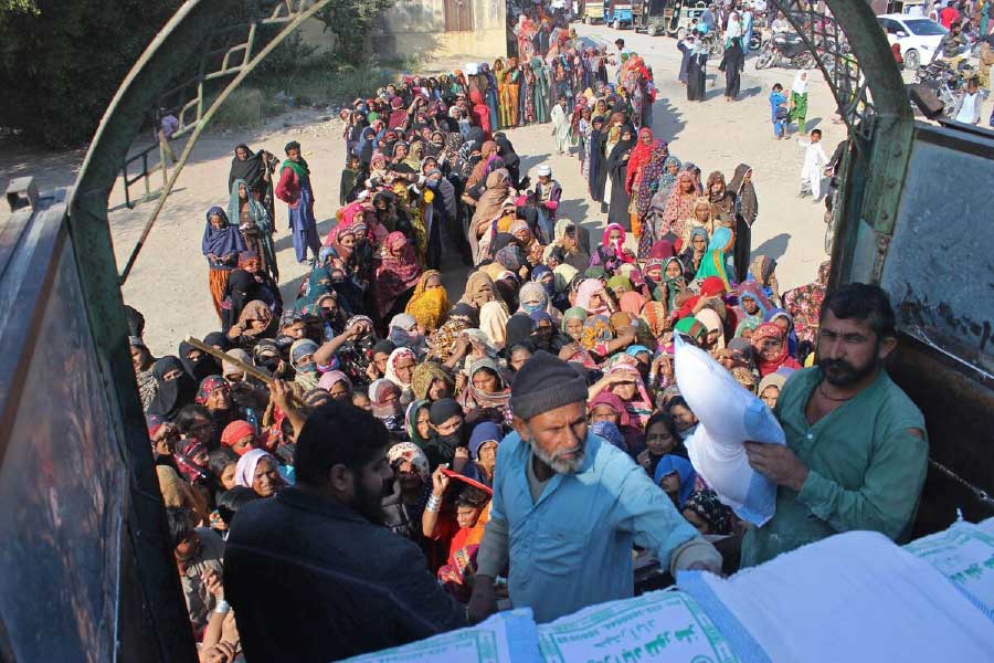 Economic crisis in Pakistan is turning the country into a zombie state.