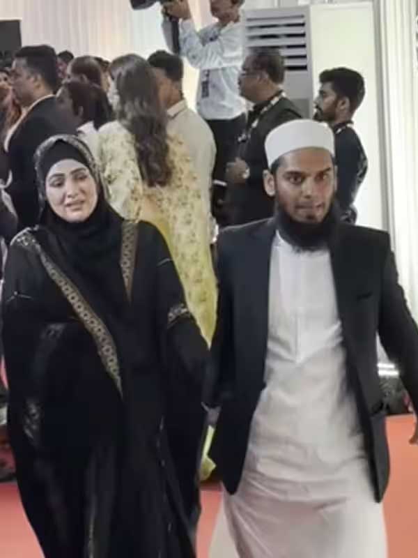 Baba Siddique Iftaar Party: Pregnant Sana Khan struggles to walk