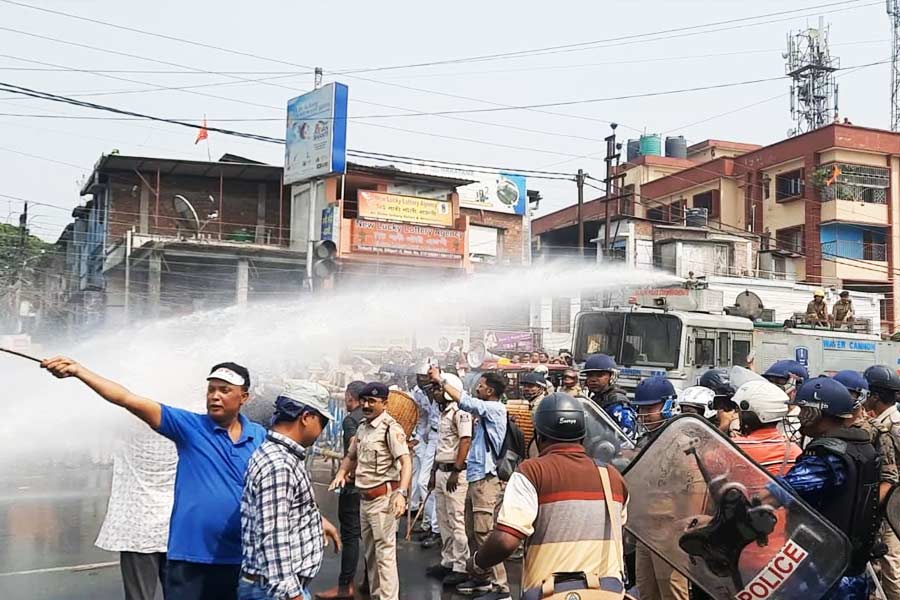 Image of water cannon being used in Uttarkanya march