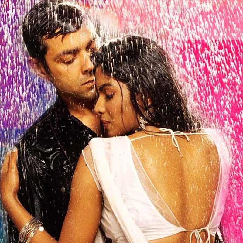 তবে এই ‘বরসাত’ ছবির পরিচালনার দায়িত্বে রাজকুমার সন্তোষী ছিলেন না। সুনীল দর্শন পরিচালনা করেছিলেন এই ছবি।