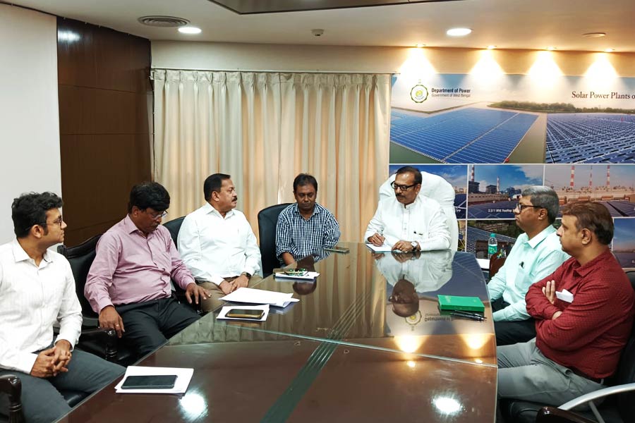 Power Cut in Kolkata Power department asked to give helpline numbers in case of power