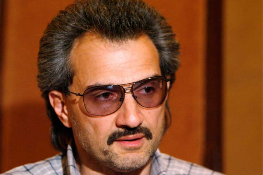 আল ওয়ালিদ বিন তালাল। কর্পোরেট বিশ্ব তাঁকে চেনে ‘সৌদি আরবের ওয়ারেন বাফে’ বলে। তিনি সৌদির রাজকুমার। ২০১৭ সালে তাঁকে দুর্নীতিবিরোধী অভিযানে আটক করা হয়েছিল। তার পর থেকে রাজনৈতিক এব‌ং অর্থনৈতিক অবস্থান পুনরুদ্ধারে তিনি লড়াই করে যাচ্ছেন। সম্প্রতি ওয়ালিদের মুক্তির কথা জানিয়েছেন তাঁর ঘনিষ্ঠ অনুগামী।