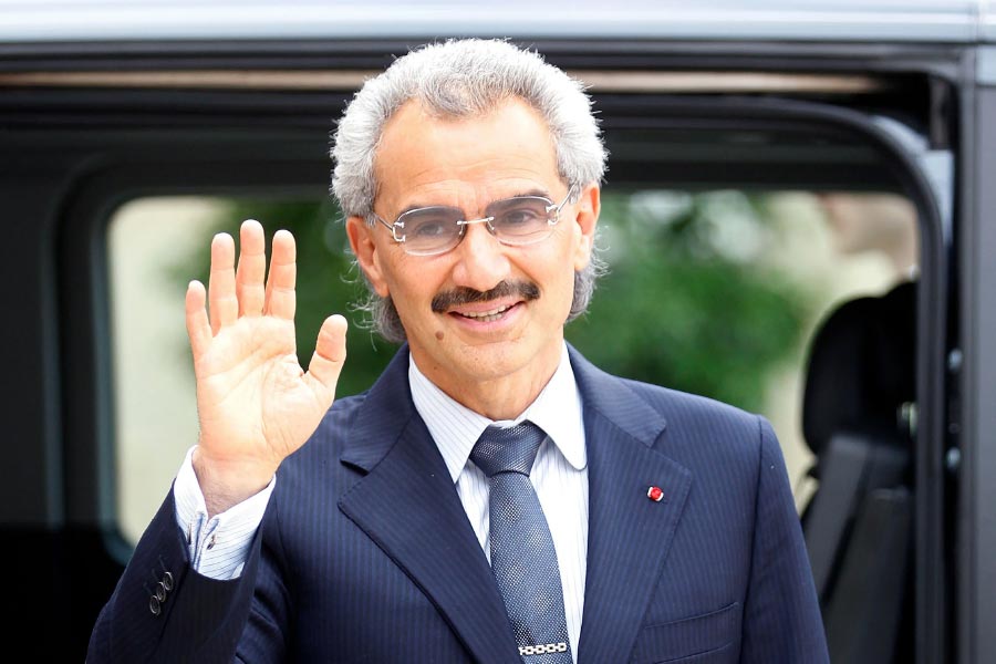 আল ওয়ালিদ এবং তাঁর পরিবারকে চেনে সারা বিশ্ব। সৌদির এই পরিবারের সম্পদের বহর দেখলে বিস্মিত হতে হবে।