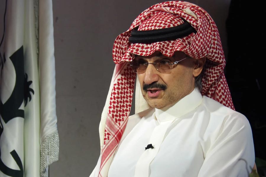 একটি রিপোর্টে প্রকাশ, ইংল্যান্ডের রাজপরিবারের চেয়ে ১৬ গুণ বেশি সম্পত্তি রয়েছে আল ওয়ালিদদের। আর ওই পরিবারের মধ্যে সবচেয়ে ধনী ওয়ালিদ নিজে। তাঁর সম্পত্তির পরিমাণ প্রায় দু’হাজার কোটি ডলার।