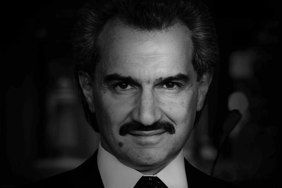 সৌদি আরবের বাদশা সলমন বিন আব্দুল আজিজ এবং সৌদির যুবরাজ মহম্মদ বিন সলমন প্রচুর সম্পত্তির মালিক।   