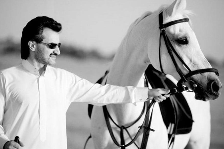 সেই প্রমোদতরীর নাম ‘দ্য সিরিন’। মাত্র ৬৪ যাত্রীর জন্য ৩২টি কক্ষ আছে এখানে। ক্রুয়ের সংখ্যা ৬৫ জন। ইয়টে রয়েছে থিয়েটার হল, সুইমিং পুল, জিম, অত্যাধুনিক সালোঁ।