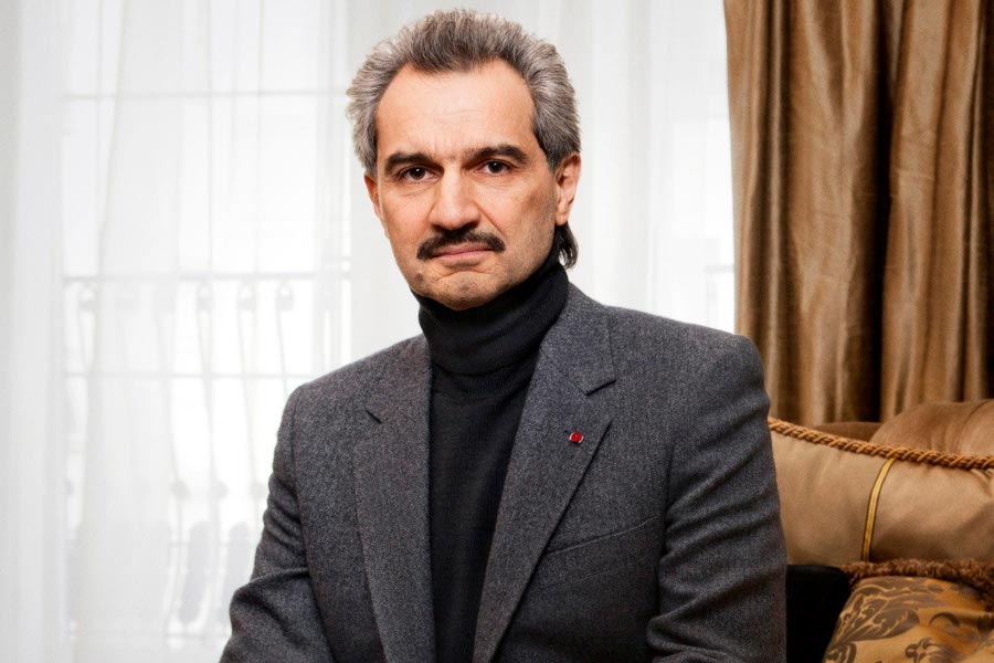  ব্যবসা মানে লাভ-লোকসান থাকবেই। আল ওয়ালিদও প্রচুর লোকসান করেছেন। এক সময় নিজের একটি বাড়ি বন্ধক রাখতে হয়েছিল তাঁকে।