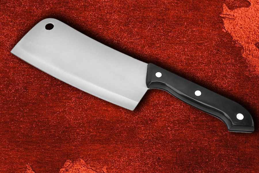 পুলিশ সূত্রে খবর, তিন তরুণীকে গলা কেটে খুন করা হয়েছে। খুনের আগে তাঁদের উপর নির্মম ভাবে অত্যাচার করা হয়েছে বলেও জানায় পুলিশ। মাথায় ধারালো অস্ত্র দিয়ে আঘাতও করা হয়েছে বলে পুলিশ সূত্রে খবর। ঘটনাস্থল থেকে উদ্ধার হয় তরুণীদের মোবাইল ফোনও। তার পরেই প্রকাশ্যে আসে চাঞ্চল্যকর তথ্য।