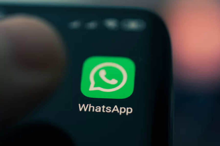 বিপদের আশঙ্কা করে নাকি নিজেদের প্রিয়জনদের ফোনে মেসেজ করেছিলেন নায়েলি এবং ডেনিস। নায়েলির ফোন ঘেঁটে জানা যায় যে, ৪ এপ্রিল রাত ১১টা ১০ মিনিটে তাঁর বোনকে হোয়াটসঅ্যাপে মেসেজ পাঠিয়েছিলেন নায়েলি।