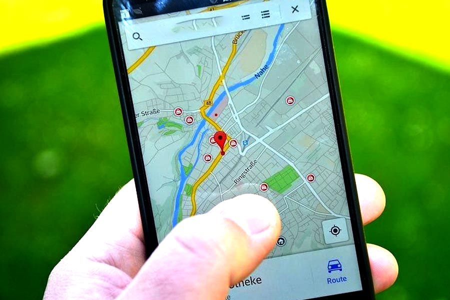 কোন জায়গায় রয়েছেন তার ‘লাইভ লোকেশন’ বোনকে পাঠান নায়েলি। তার পর লেখেন, ‘‘মনে হয় আমার সঙ্গে কোনও অঘটন ঘটতে চলেছে। আমি কোথায় আছি তার ঠিকানা তোমায় পাঠিয়ে রাখলাম। যদি কোনও প্রয়োজন পড়ে।’’ এই মেসেজ পাঠিয়ে আর কোনও সাড়াশব্দ পাওয়া যায়নি নায়েলির।