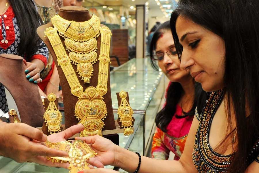 Gold and Silver prices declined before Akshaya Tritiya 