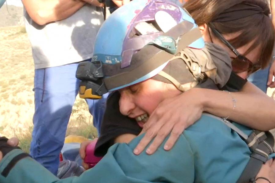 গুহা থেকে বেরিয়ে বিবিসিকে ফ্ল্যামিনি বলেন, ‘‘আমি এখনও ২১ নভেম্বর, ২০২১-এর সময়জালে আটকে রয়েছি। এই দু’বছরে পৃথিবী অনেক বদলে গিয়েছে। এবং আমি অনেক কিছুই জানি না।’’