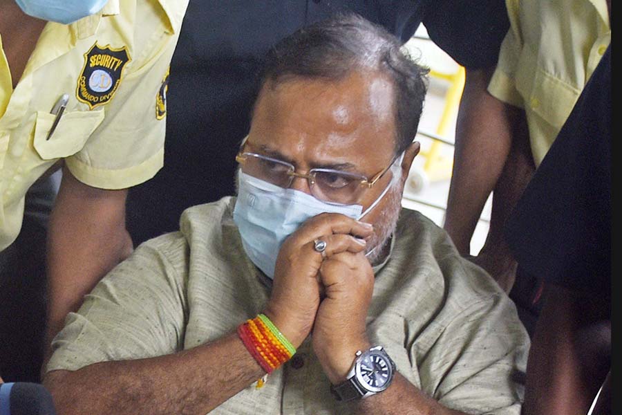 By showing ring in Partha Chatterjee’s hand, ED caimed he is influential in Recruitment Scam