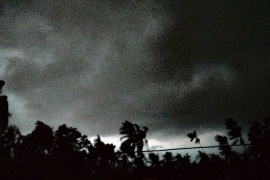 Forecast of heavy thunderstorm and rainfall likely to hit West Bengal, Orange alert issued.
