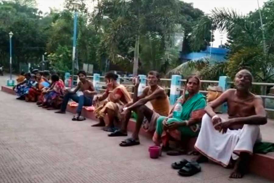 Image of patients waiting outside health centre 
