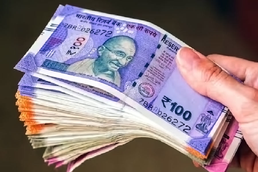 De-Dollarization may promote Indian Rupee for global trade.