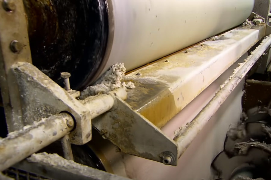 জল দিয়ে ধোয়ার পর পাল্পগুলি টিস্যু তৈরির জন্য ব্যবহার করা যায়। পেপার মেশিনের মধ্যেই টিস্যু তৈরি করা হয়।