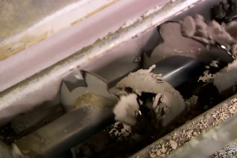 স্ক্রিন কনভেয়ার বেল্টের মধ্যে ফেলার পর আবার রোলারের ভিতর দিয়ে পাল্প থেকে জল বার করা হয়। এই জলই স্ক্রিন বেল্টের মধ্যে দিয়ে বাইরে নির্গত করা হয়।