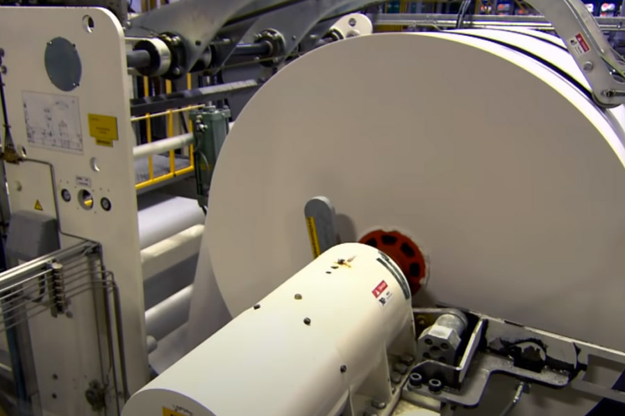 দশ ফুটের যে চওড়া রোলগুলি বার হয় তার দৈর্ঘ্য ১৬০০ মিটার। রোলগুলি তার পর কনভার্টিং মেশিনের ভিতর ভরে পেপারগুলিকে টিস্যুতে পরিণত করা হয়।