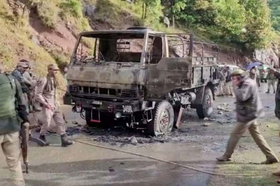 5 jawans of Indian army killed by terrorist attack in Poonch district of Jammu and Kashmir 