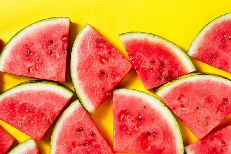 identify red and sweet watermelon