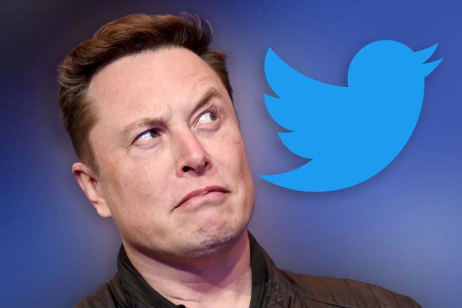 টাকা না দেওয়ায় বৃহস্পতিবারের বিকালের পর থেকে টুইটারে অনেকেরই ‘বিশেষ’ হওয়ার তকমা গিয়েছে। এক নজরে দেখে নেওয়া যাক কোন কোন বাঙালি রয়েছেন সে তালিকায়।